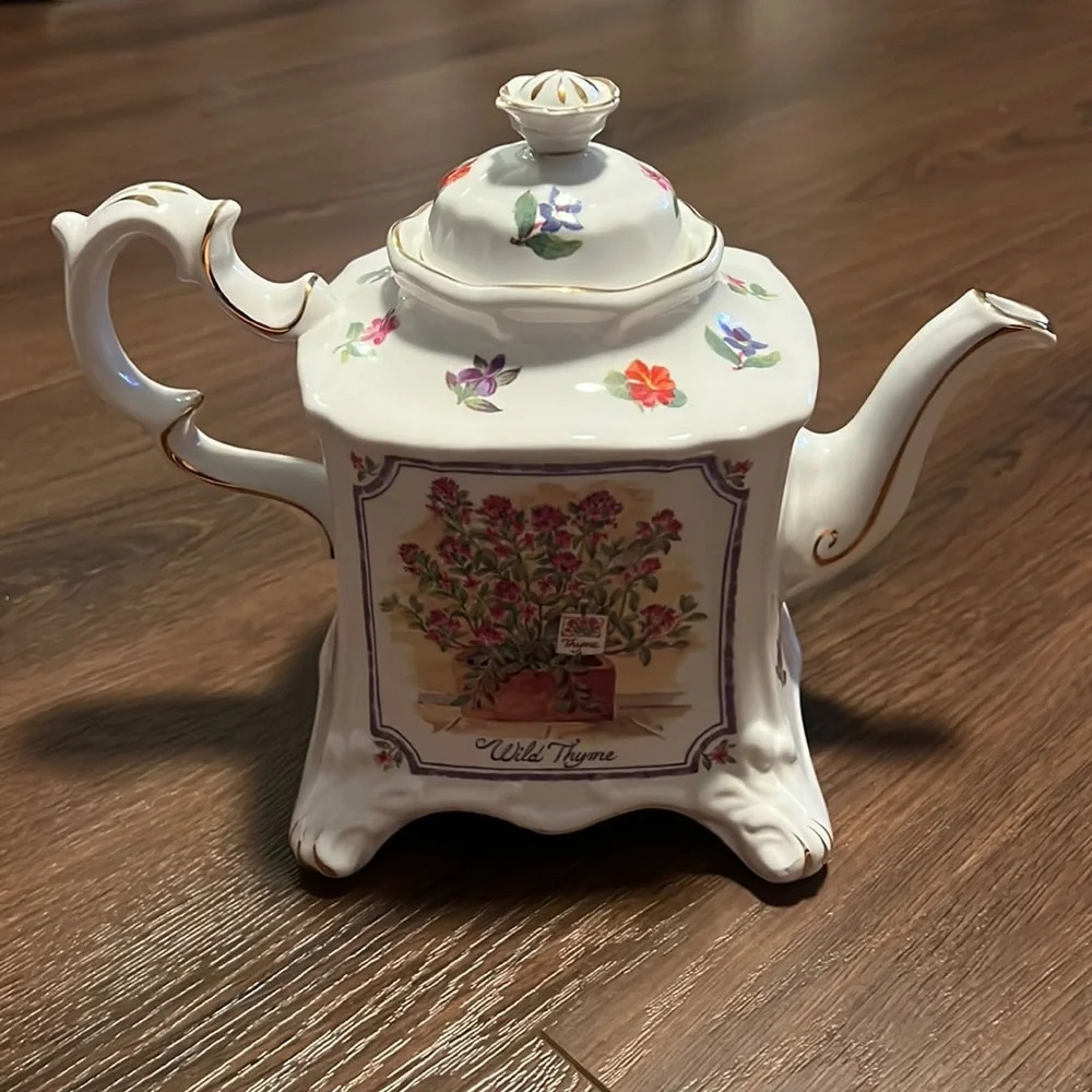 Vintage Crown Dorset Tea Pot Carriage Style Staffordshire England African Violet - Picture 5 of 10